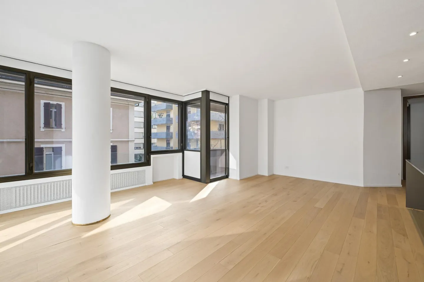 REFINED 3.5 ROOM APARTMENT IN CASSARATE A FEW STEPS FROM THE LAKE - Photo 3 of 9