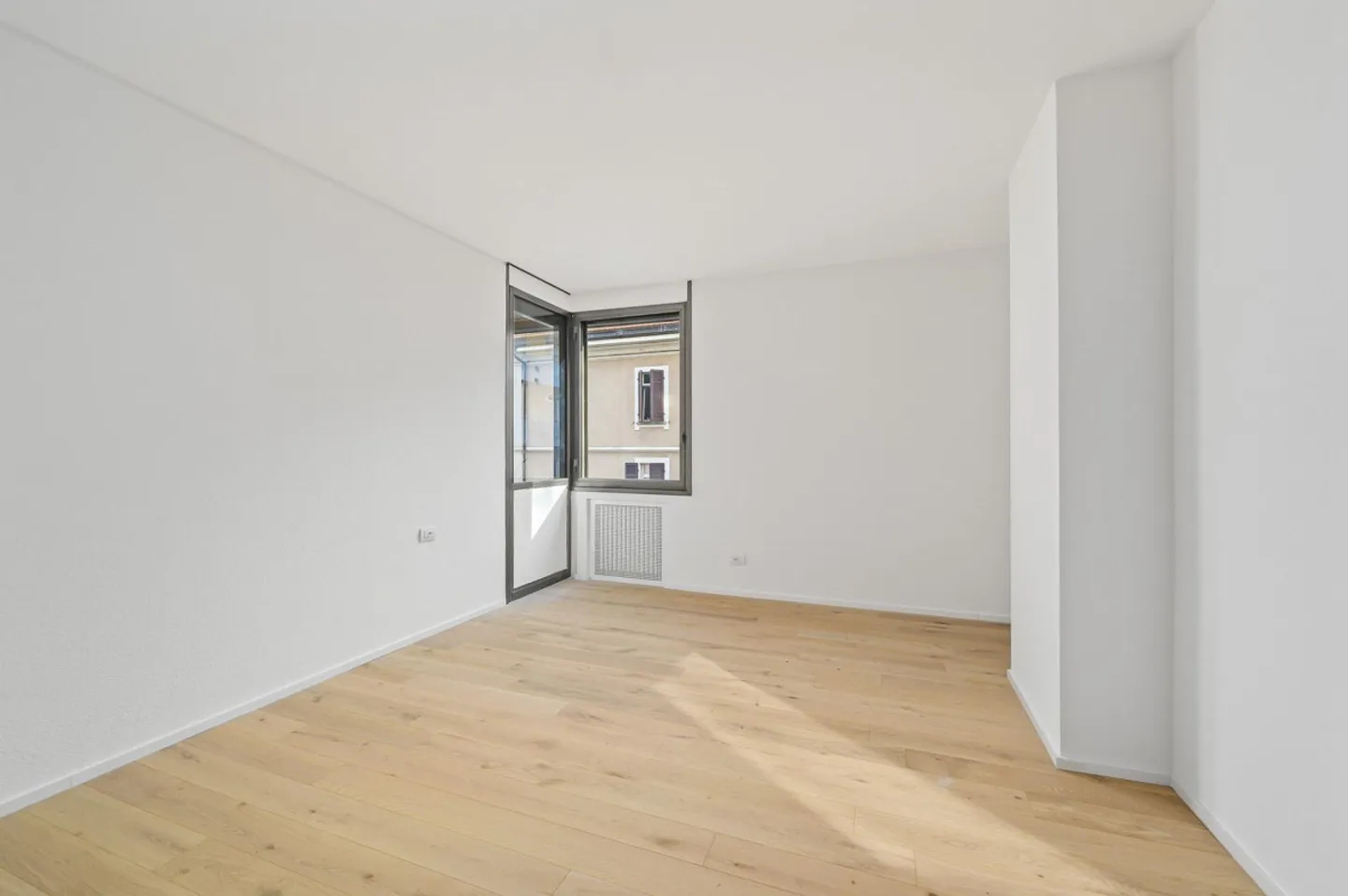 REFINED 3.5 ROOM APARTMENT IN CASSARATE A FEW STEPS FROM THE LAKE - Photo 8 of 9