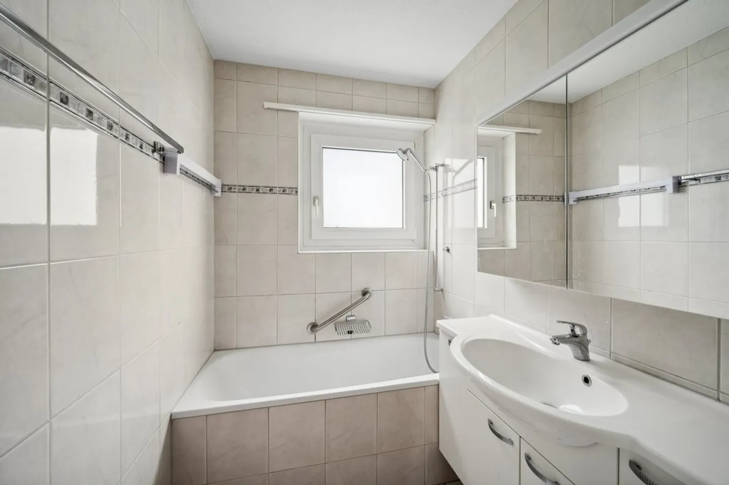 Appartement 4.5 pièces avec balcon près du centre - Photo 2 sur 10