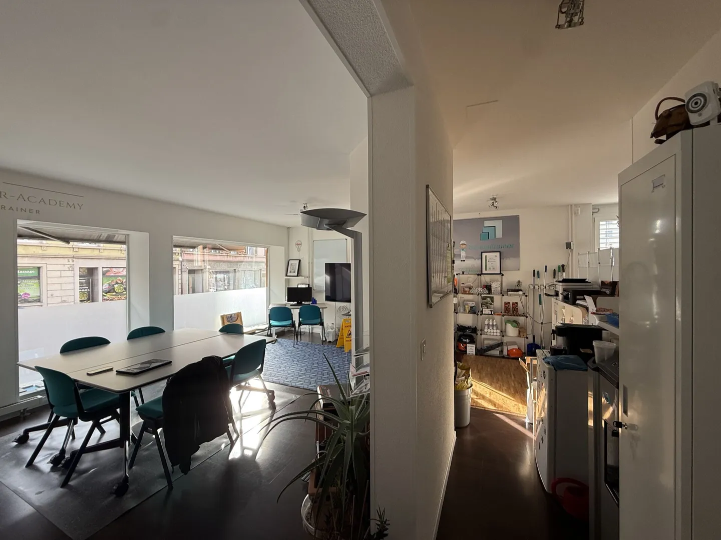 Opportunité commerciale dans un emplacement central ! - Photo 2 sur 7