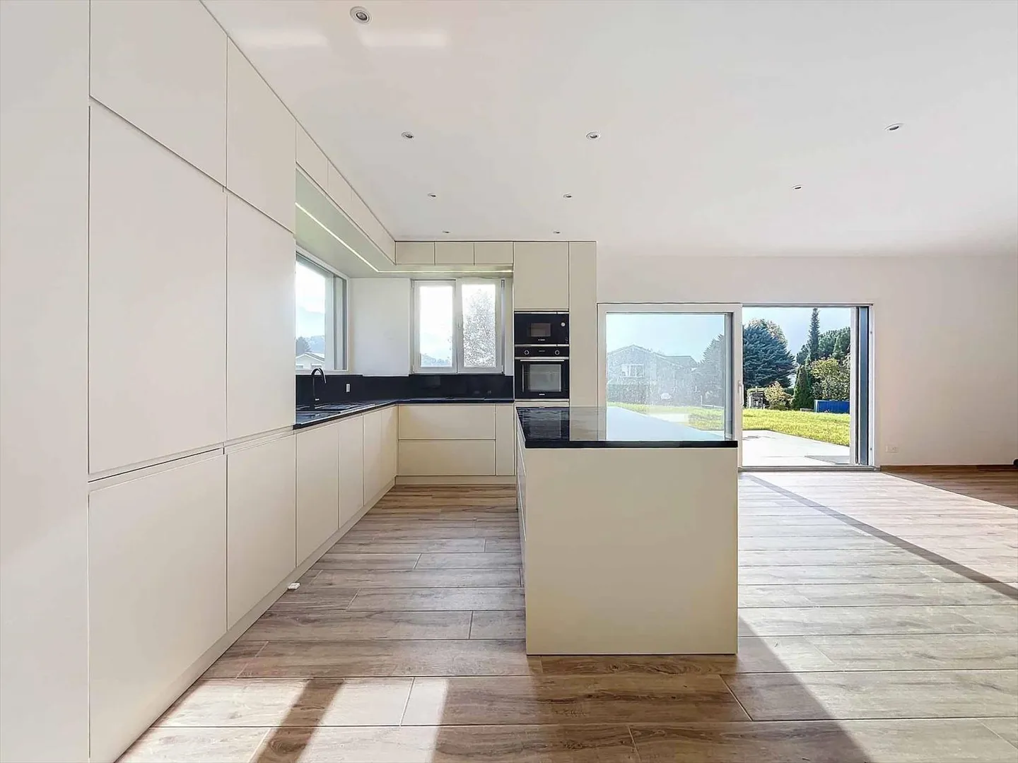 ULTIMA VILLA DISPONIBILE Villa bifamiliare di 5,5 stanze con giardino privato - Foto 3 di 11