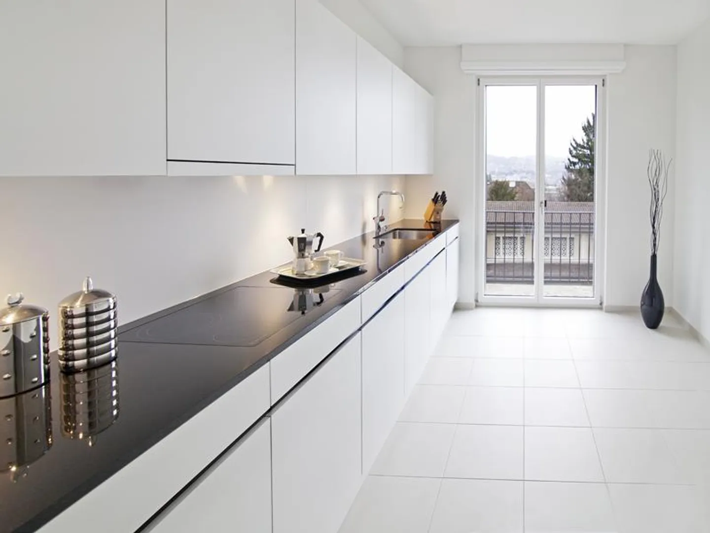 Modern apartment in the best location - Photo 4 of 8