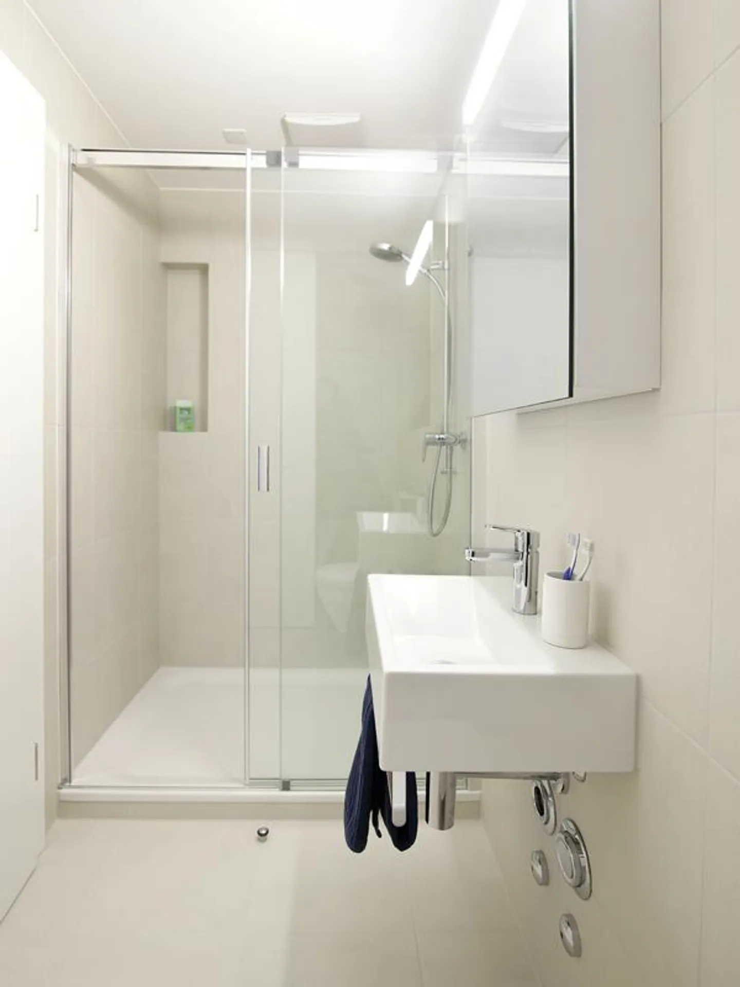 Modern apartment in the best location - Photo 6 of 8