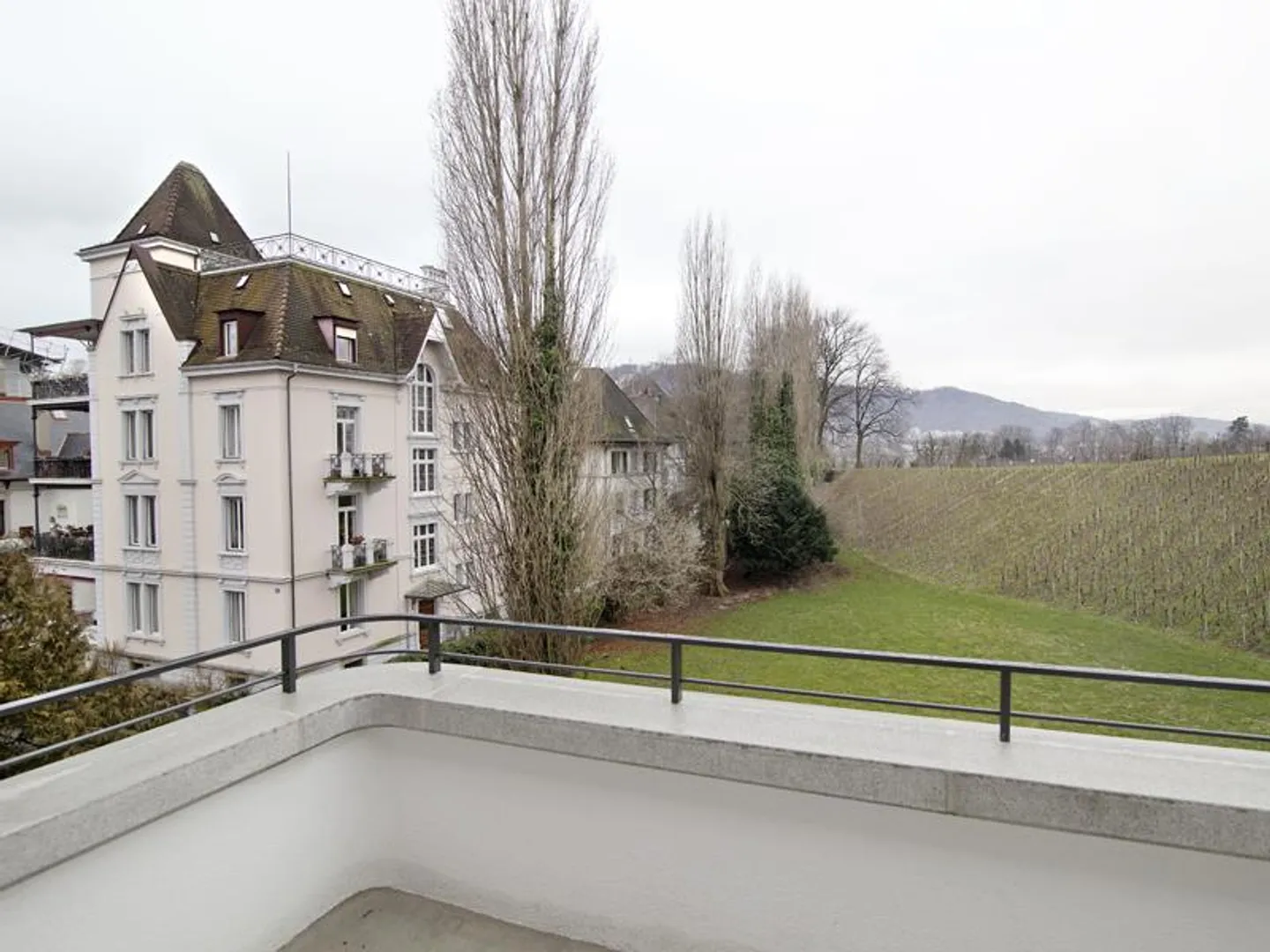 Modern apartment in the best location - Photo 7 of 8