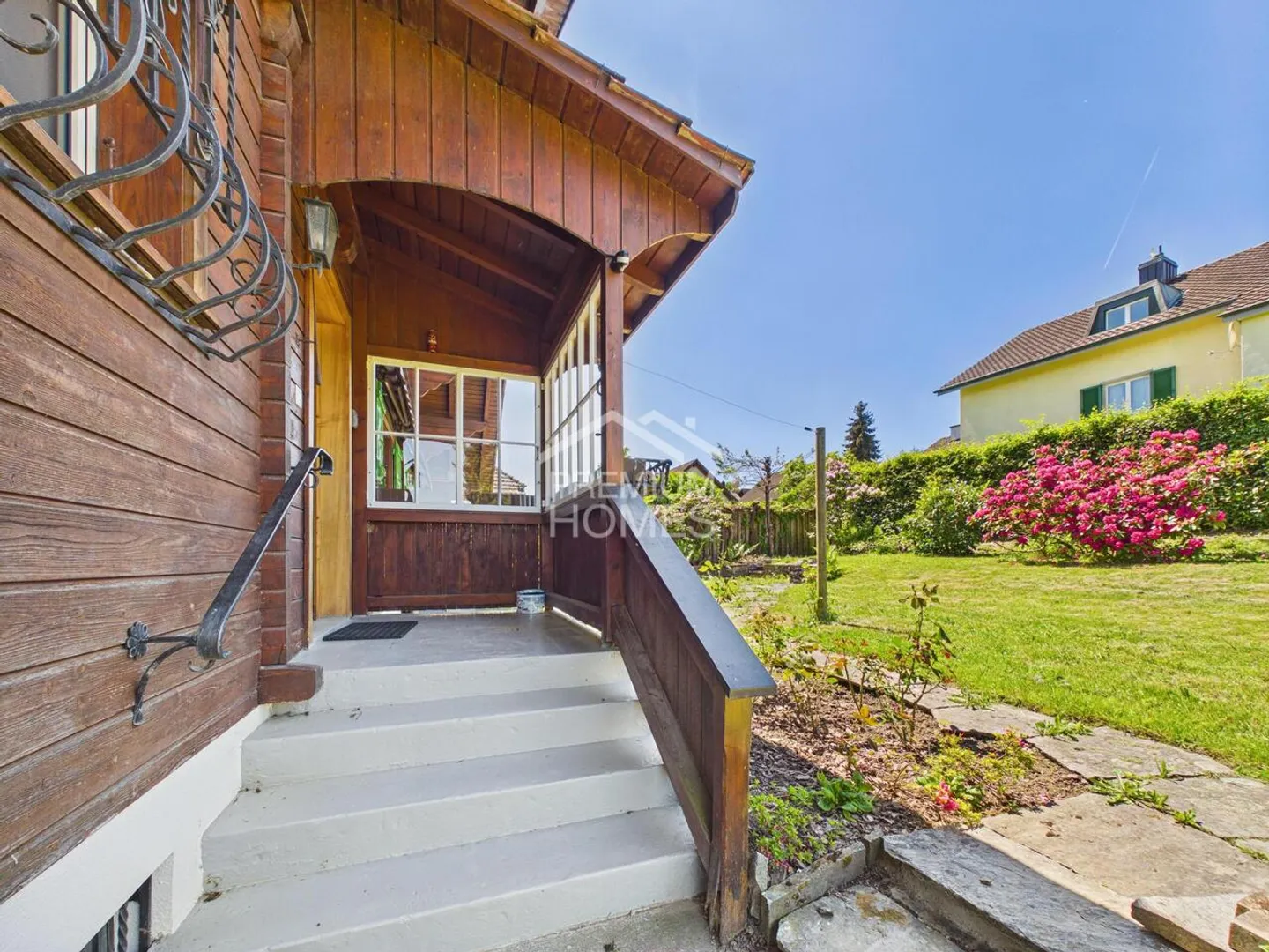 Chalet flair with dreamlike garden idyll - Photo 4 of 13