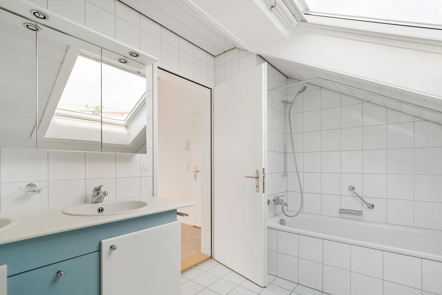 Appartement sous les combles avec charme et balcon - Photo 3 sur 6