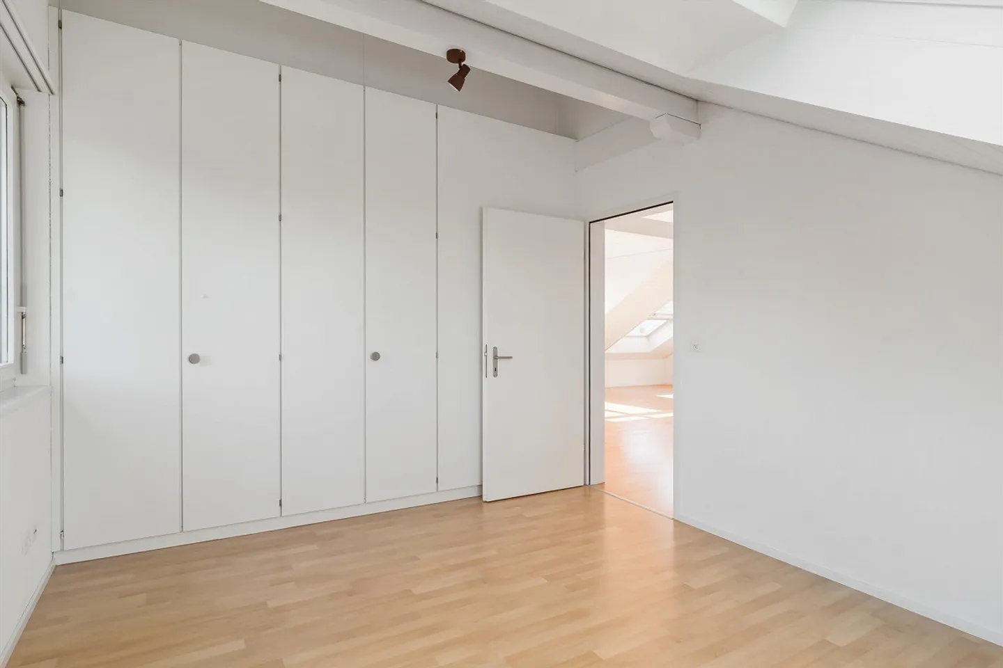 Appartement sous les combles avec charme et balcon - Photo 4 sur 6