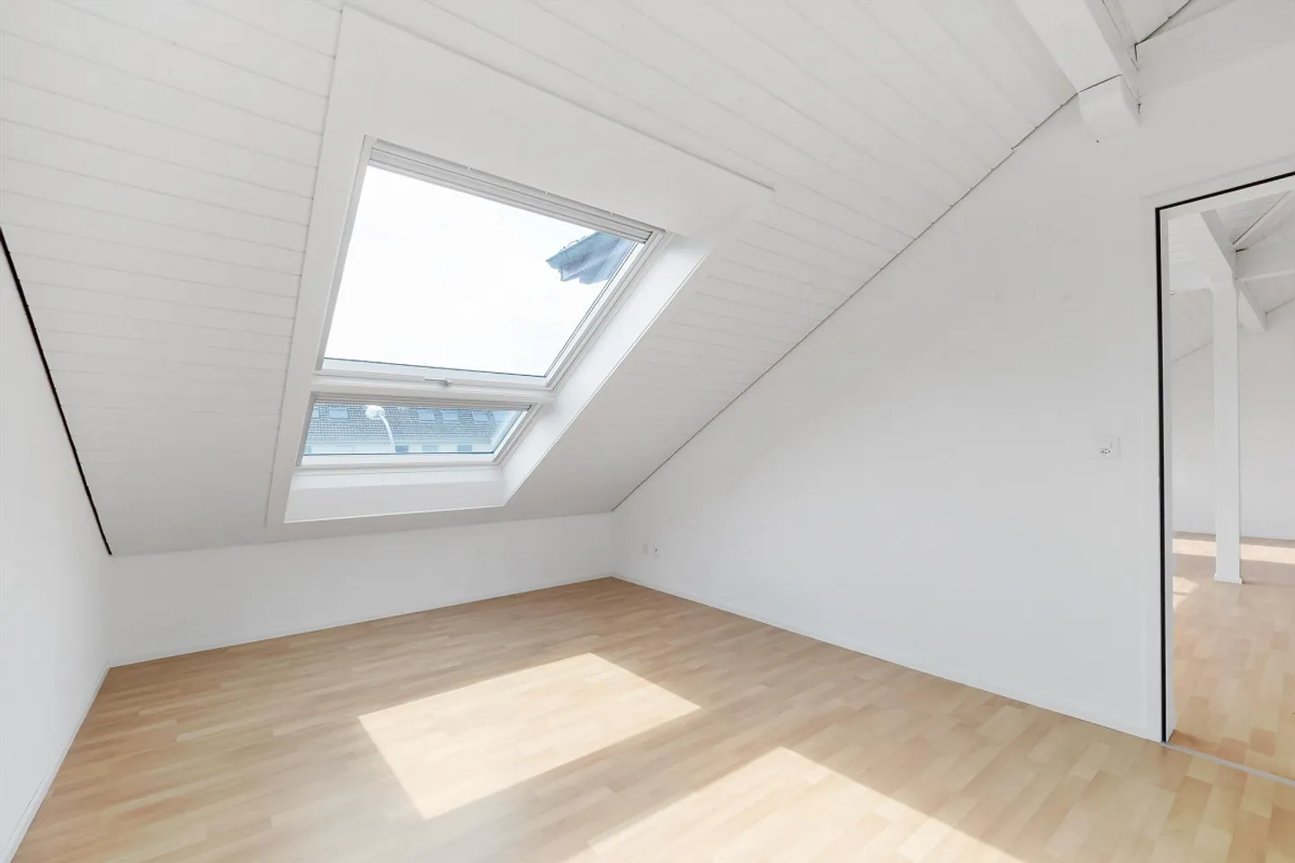 Appartement sous les combles avec charme et balcon - Photo 5 sur 6