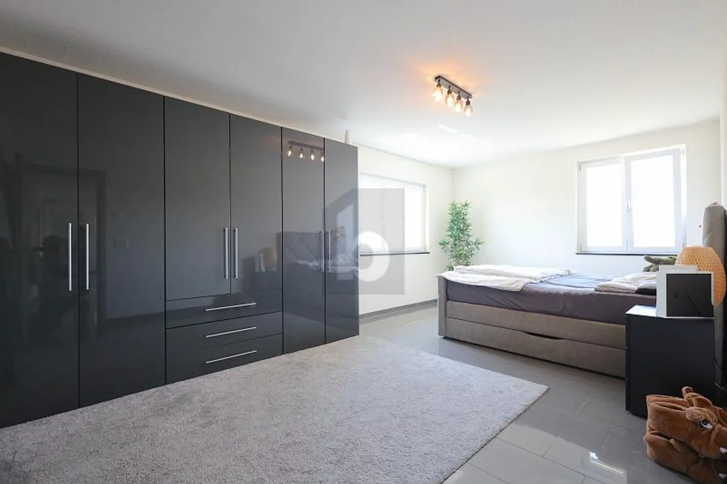 Spacious Apartment with Balcony - Photo 3 of 6