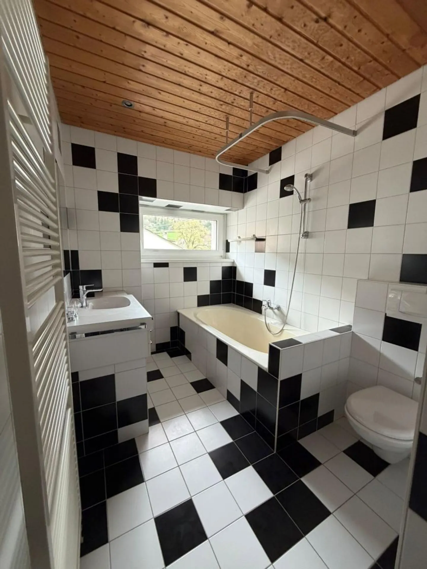 Cortébert, schöne 2,5-Zimmer-Wohnung im Erdgeschoss - Foto 3 von 6