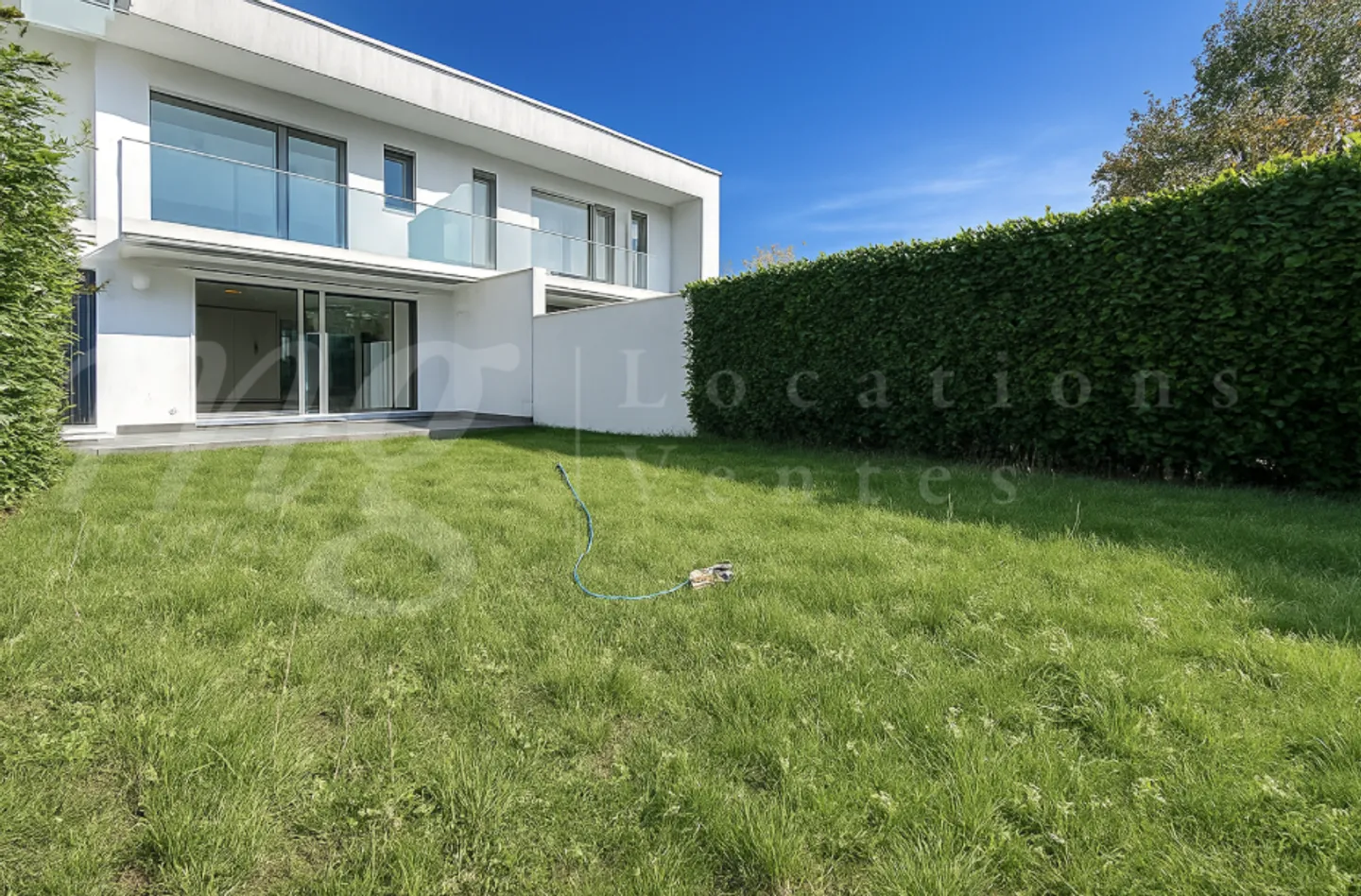 SUPERBA CASA MODERNA CON 6 CAMERE E GIARDINO SUD - Foto 1 di 13