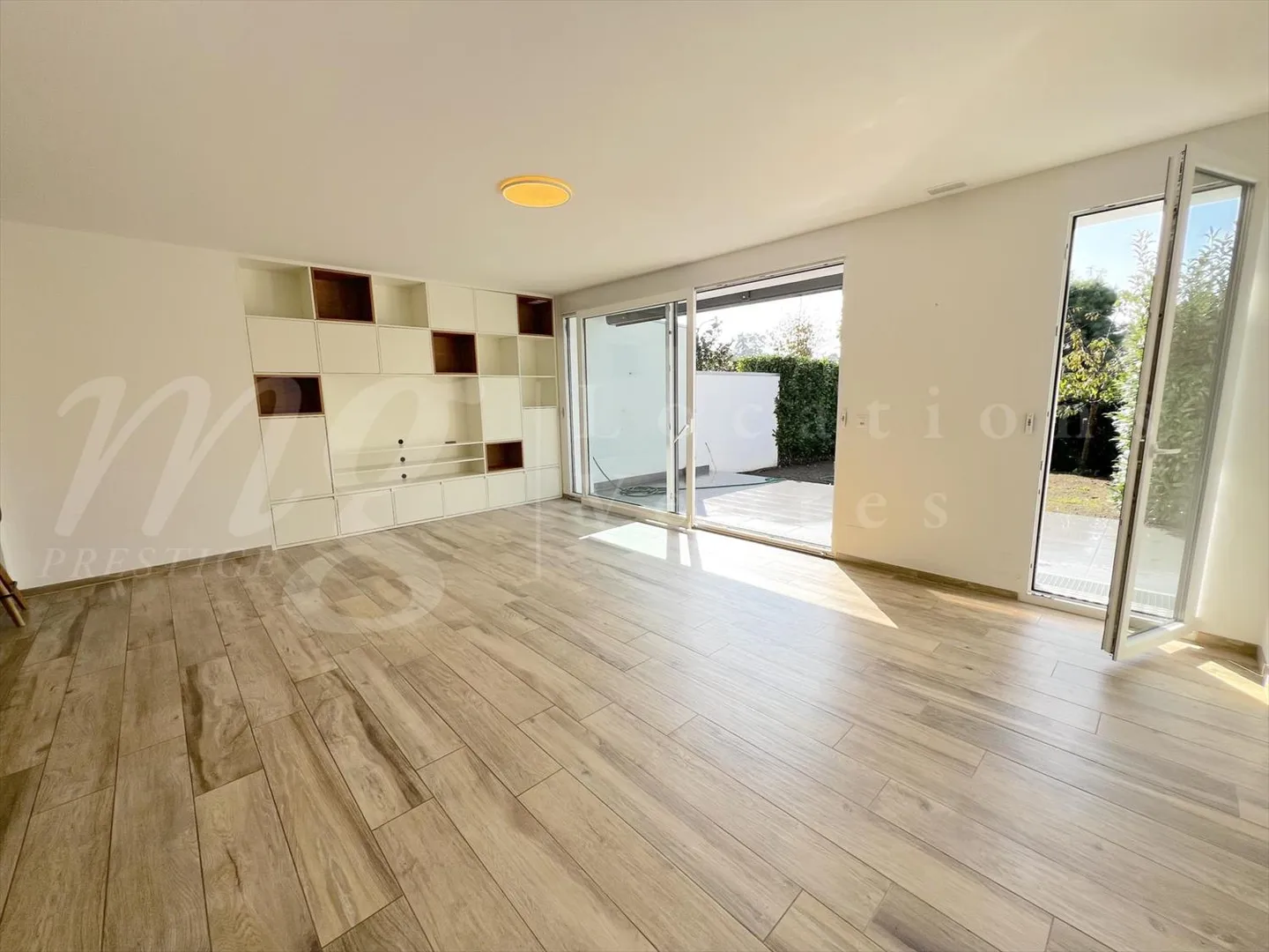 SUPERBA CASA MODERNA CON 6 CAMERE E GIARDINO SUD - Foto 2 di 13