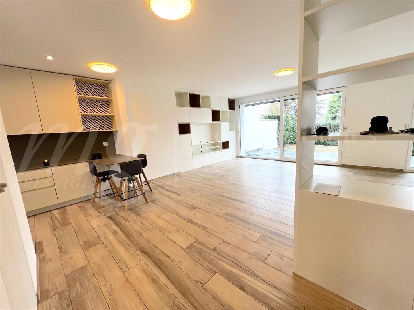 SUPERBA CASA MODERNA CON 6 CAMERE E GIARDINO SUD - Foto 3 di 13