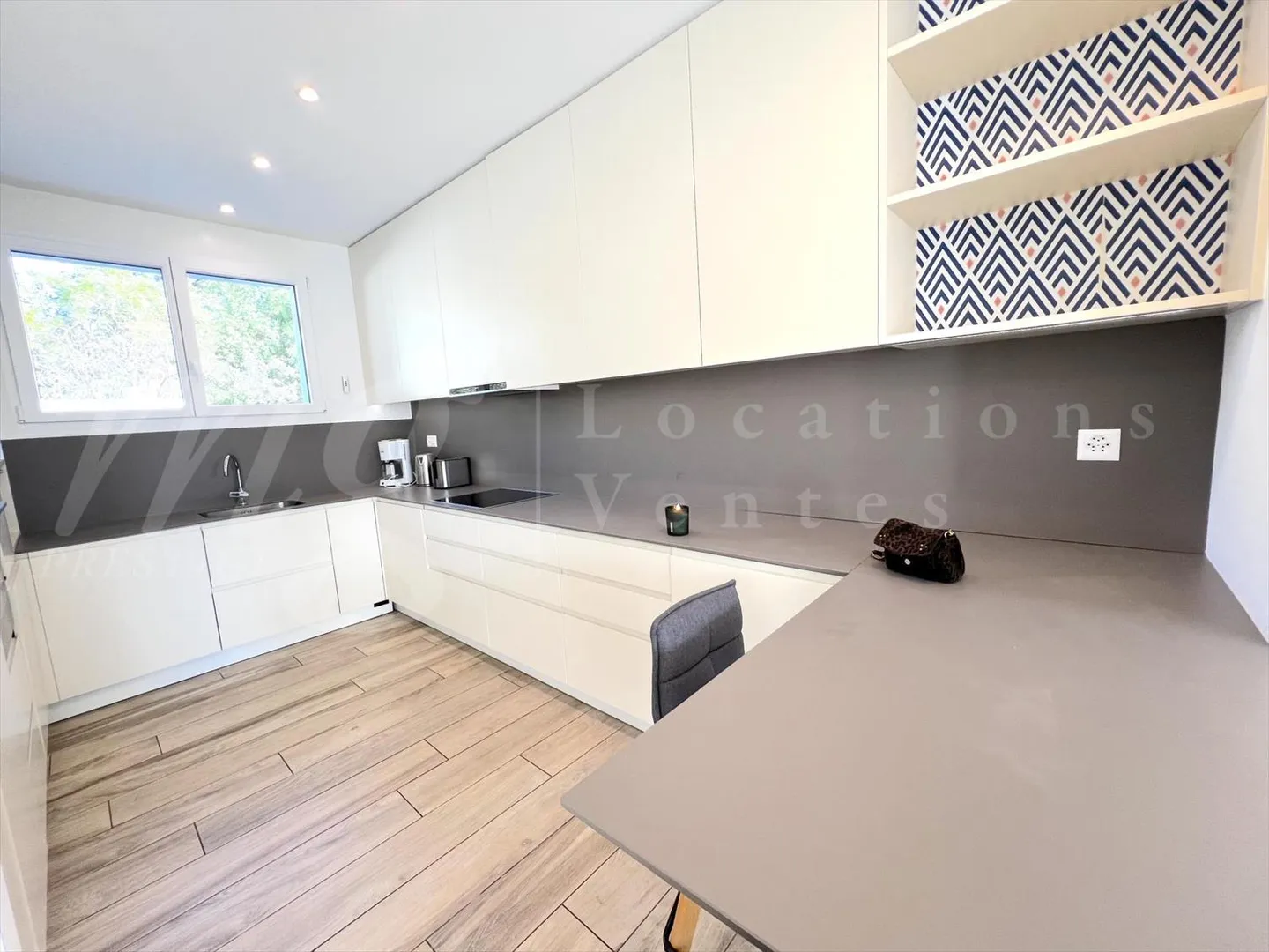 SUPERBA CASA MODERNA CON 6 CAMERE E GIARDINO SUD - Foto 4 di 13