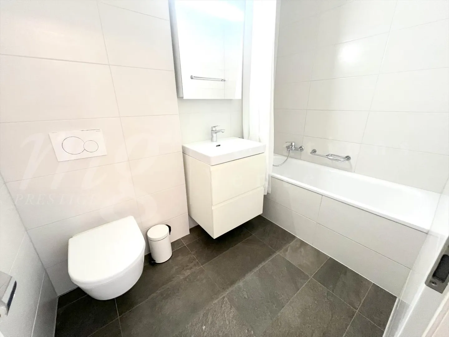 SUPERBA CASA MODERNA CON 6 CAMERE E GIARDINO SUD - Foto 9 di 13