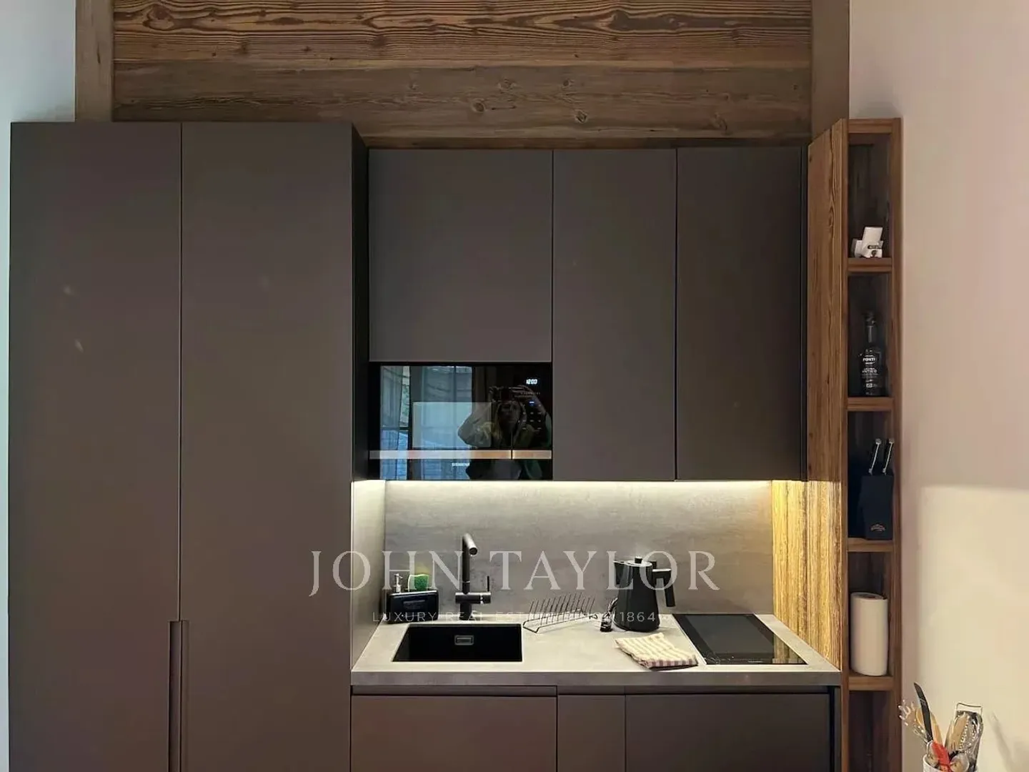 Renovated studio near the Golf Hotel for rent? Crans-Montana - Photo 1 of 12