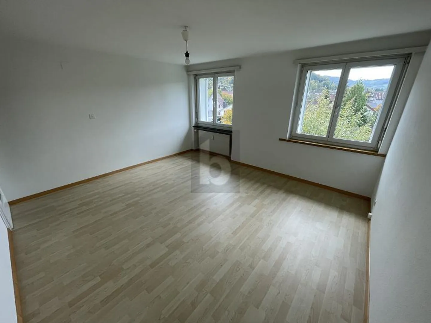 BAIGNÉ DE LUMIÈRE AVEC GRAND BALCON - Photo 2 sur 6