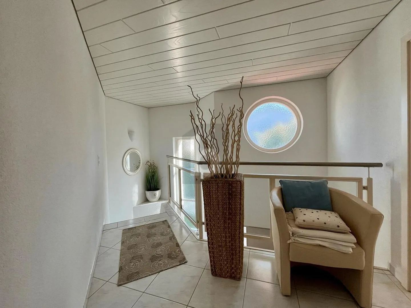 SUNNY LARGE GARDEN - Photo 3 of 6