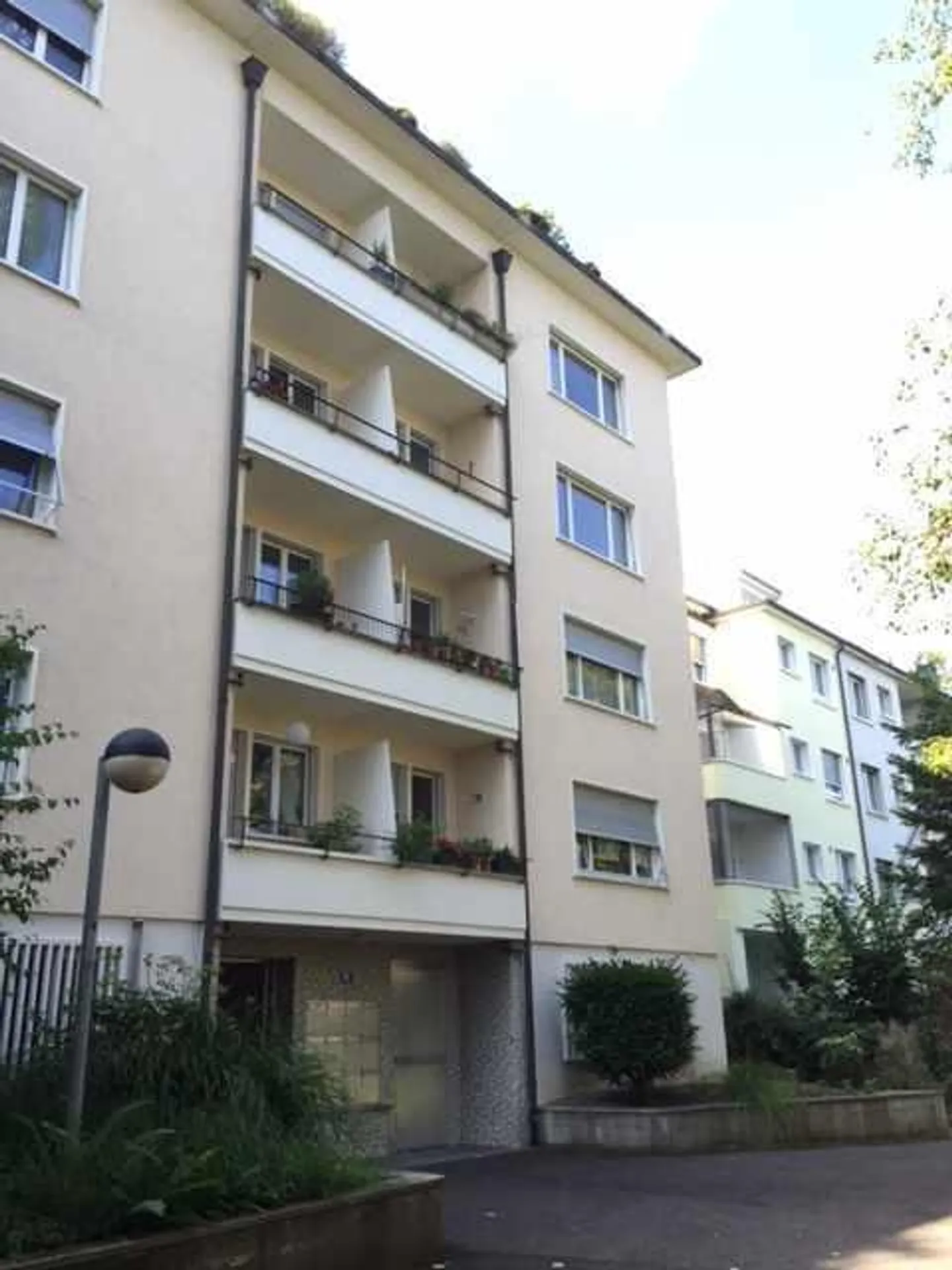 Spacious 3-room apartment near Neubad tram station - Photo 1 of 7