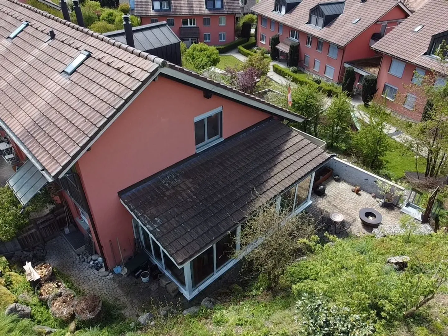 NoSta Real Estate AG: 6.5-Room End Row House in Popular Neighborhood - Photo 1 of 9