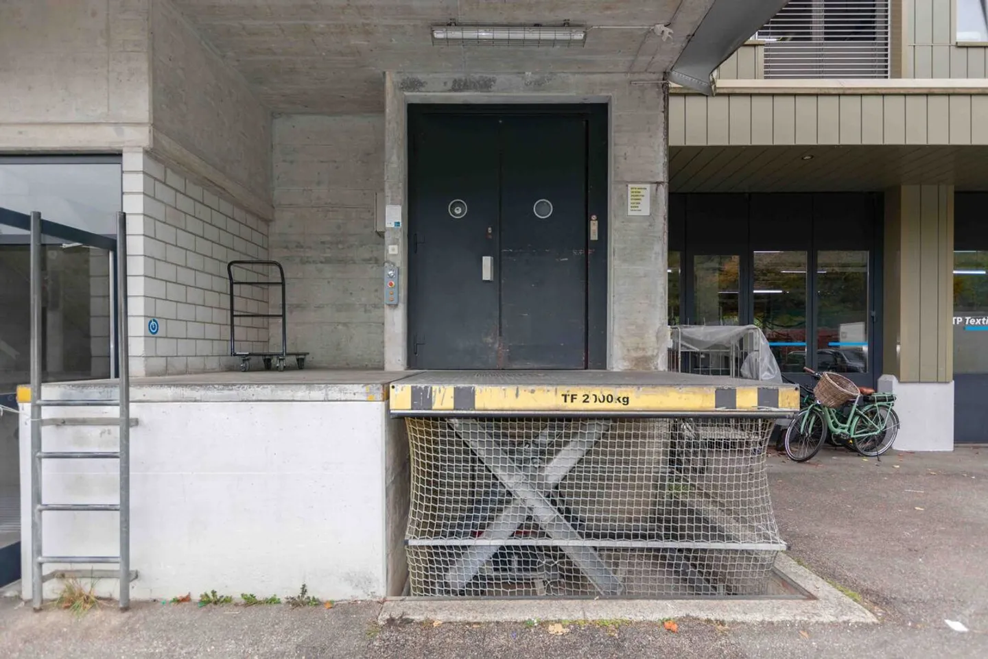 Mischgenutztes Gebäude kaufen - Foto 4 von 4