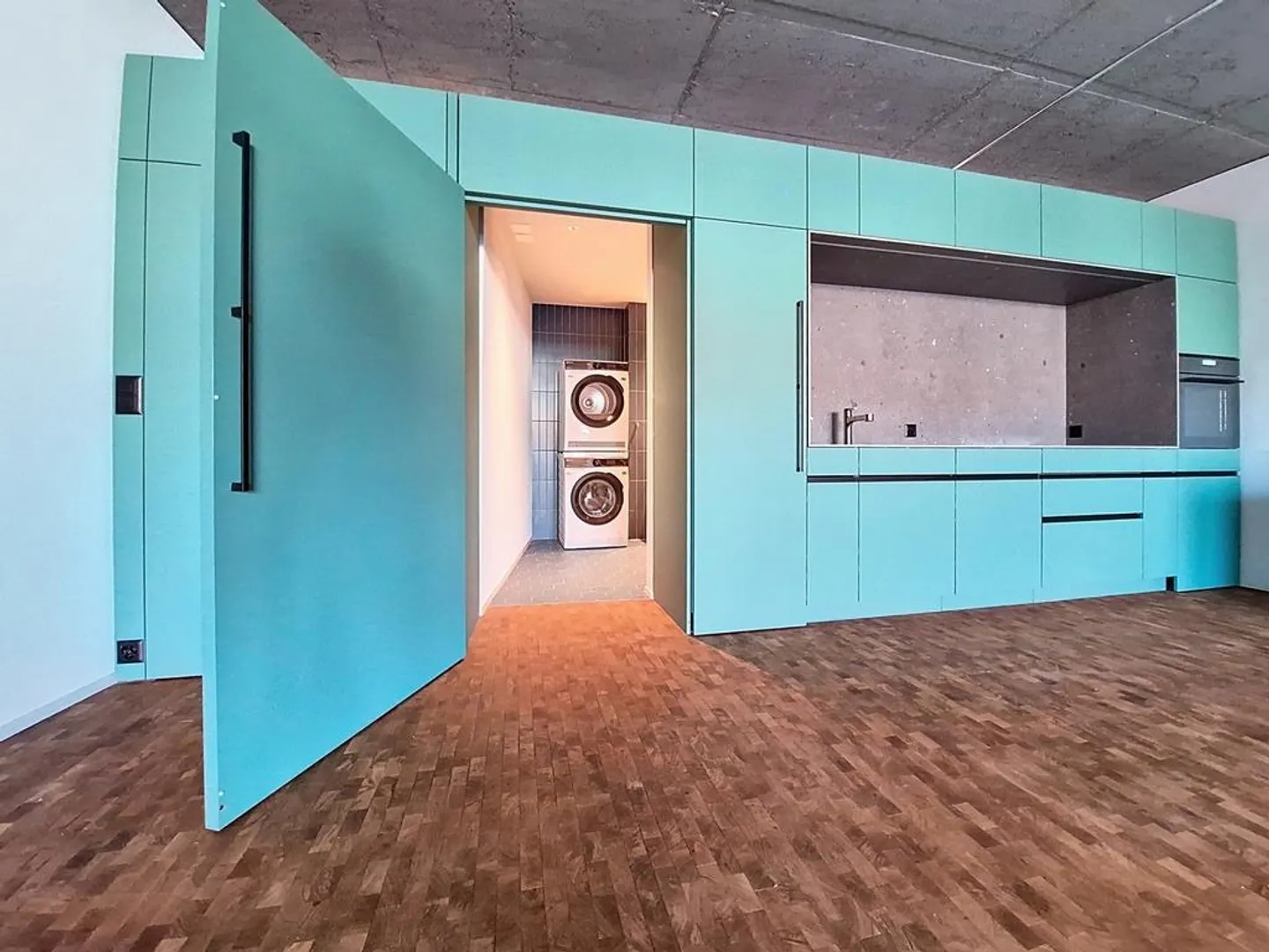 Living and Working in Loft Style - Photo 4 of 10