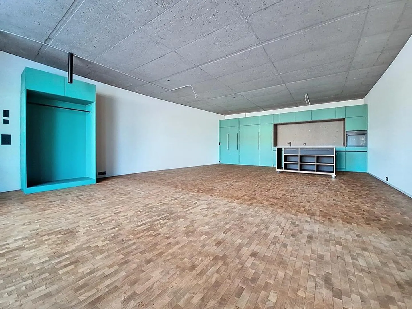 Living and Working in Loft Style - Photo 5 of 10