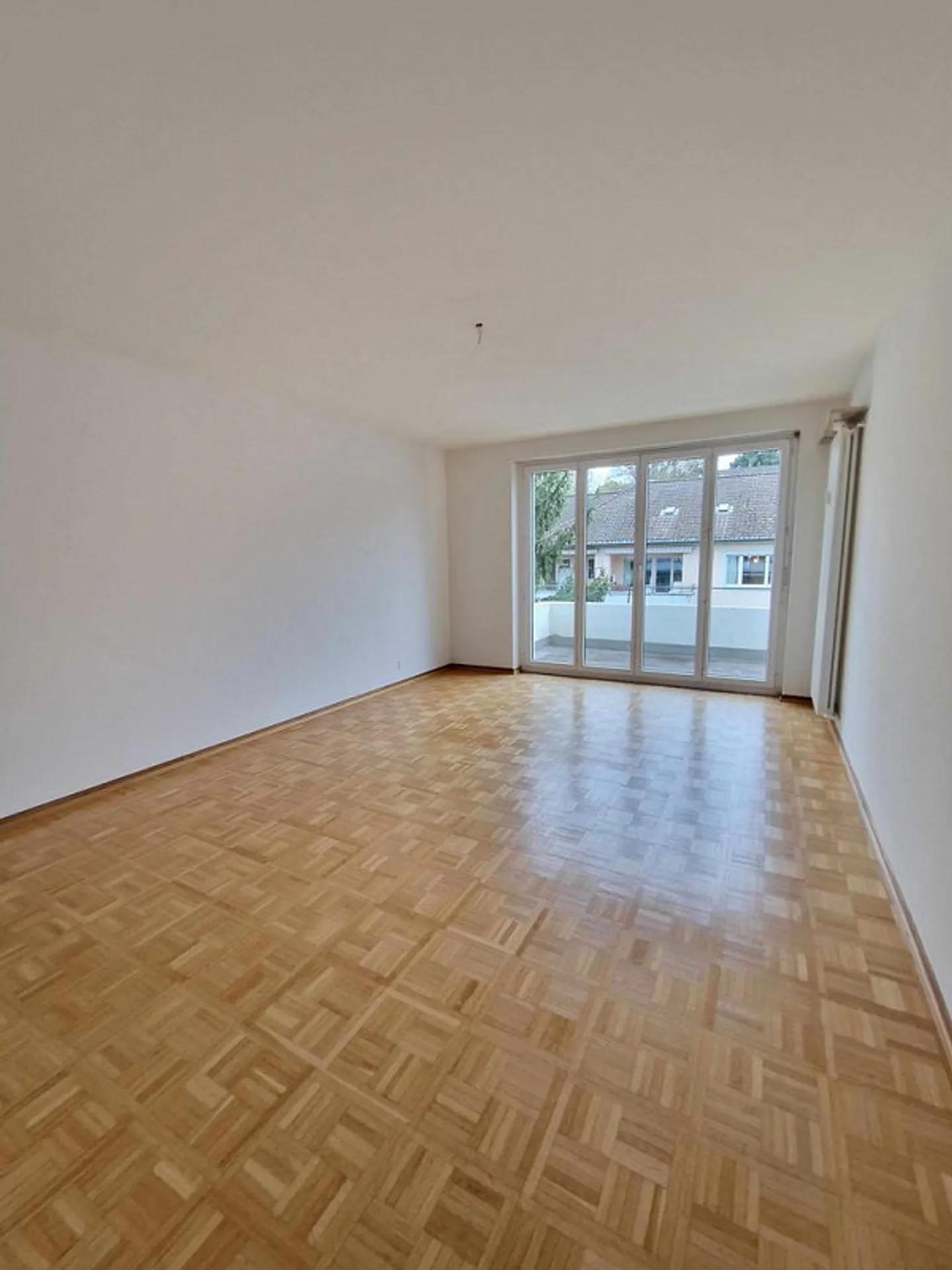 Spacious 3-room apartment near Neubad tram station - Photo 5 of 7