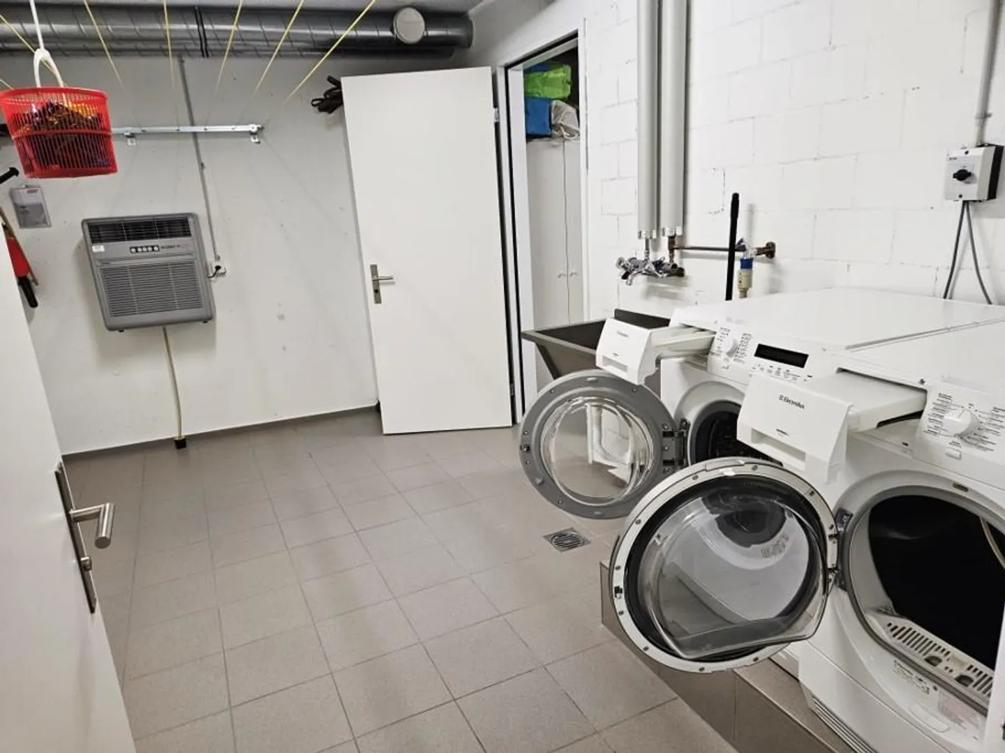 Design incontra la natura: giardino d'inverno con panorama montano - Foto 10 di 20