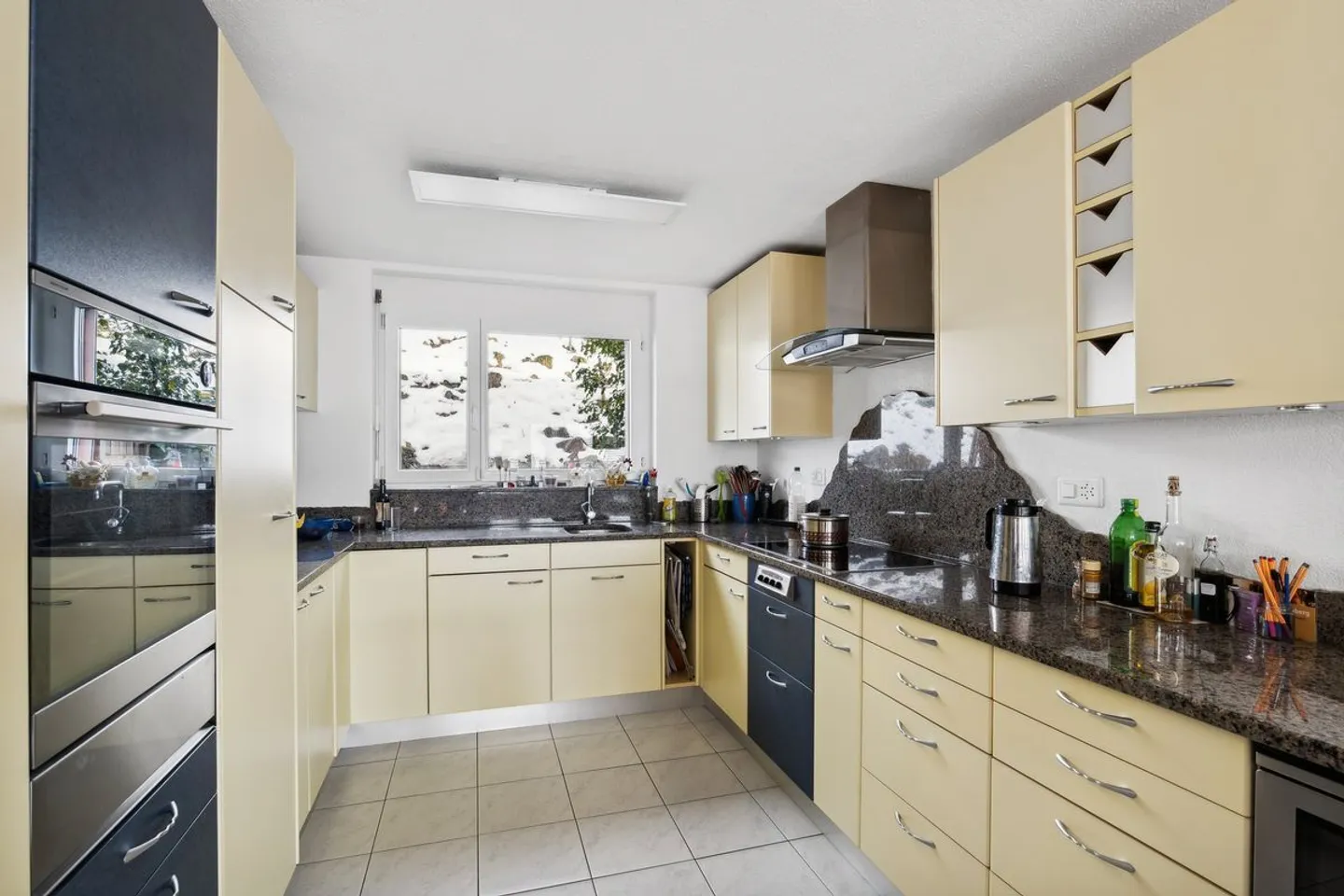 NoSta Real Estate AG: 6.5-Room End Row House in Popular Neighborhood - Photo 6 of 9