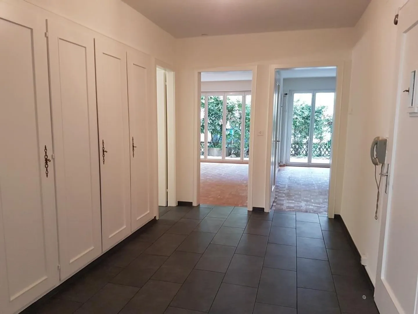 Spacious 3-room apartment near Neubad tram station - Photo 7 of 7