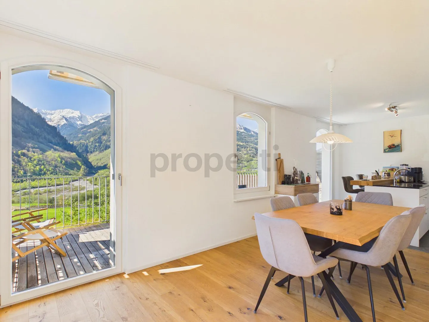 Modern 2.5-room apartment with large balcony in Rabius - Photo 4 of 13