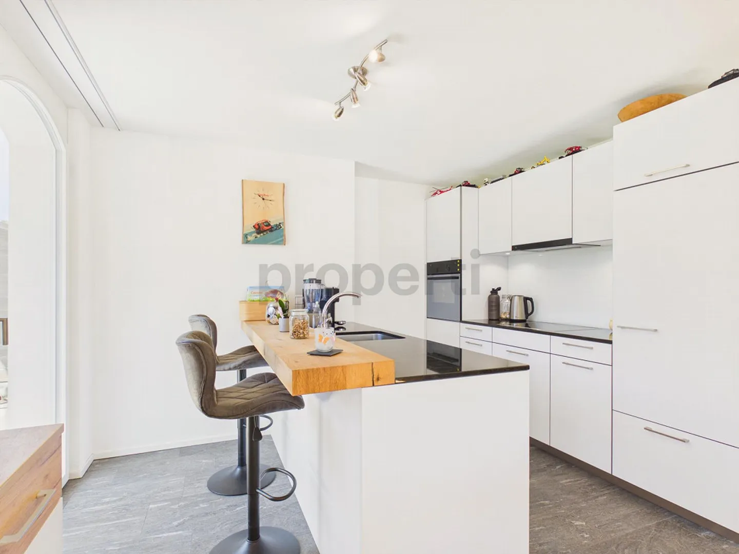 Modern 2.5-room apartment with large balcony in Rabius - Photo 5 of 13