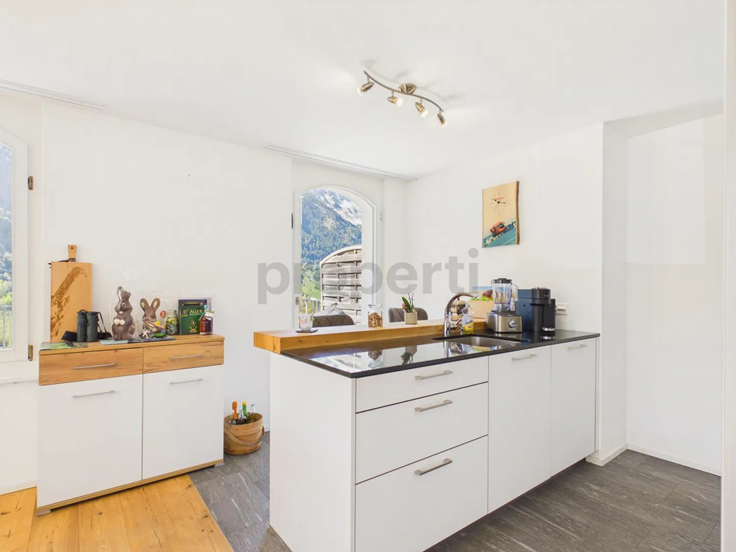 Modern 2.5-room apartment with large balcony in Rabius - Photo 6 of 13