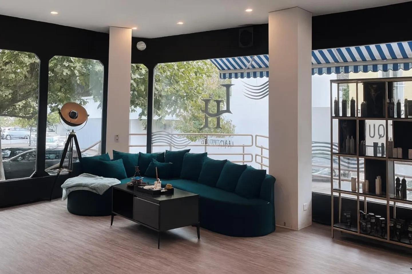 Retail space in the center - start now! - Photo 2 of 8