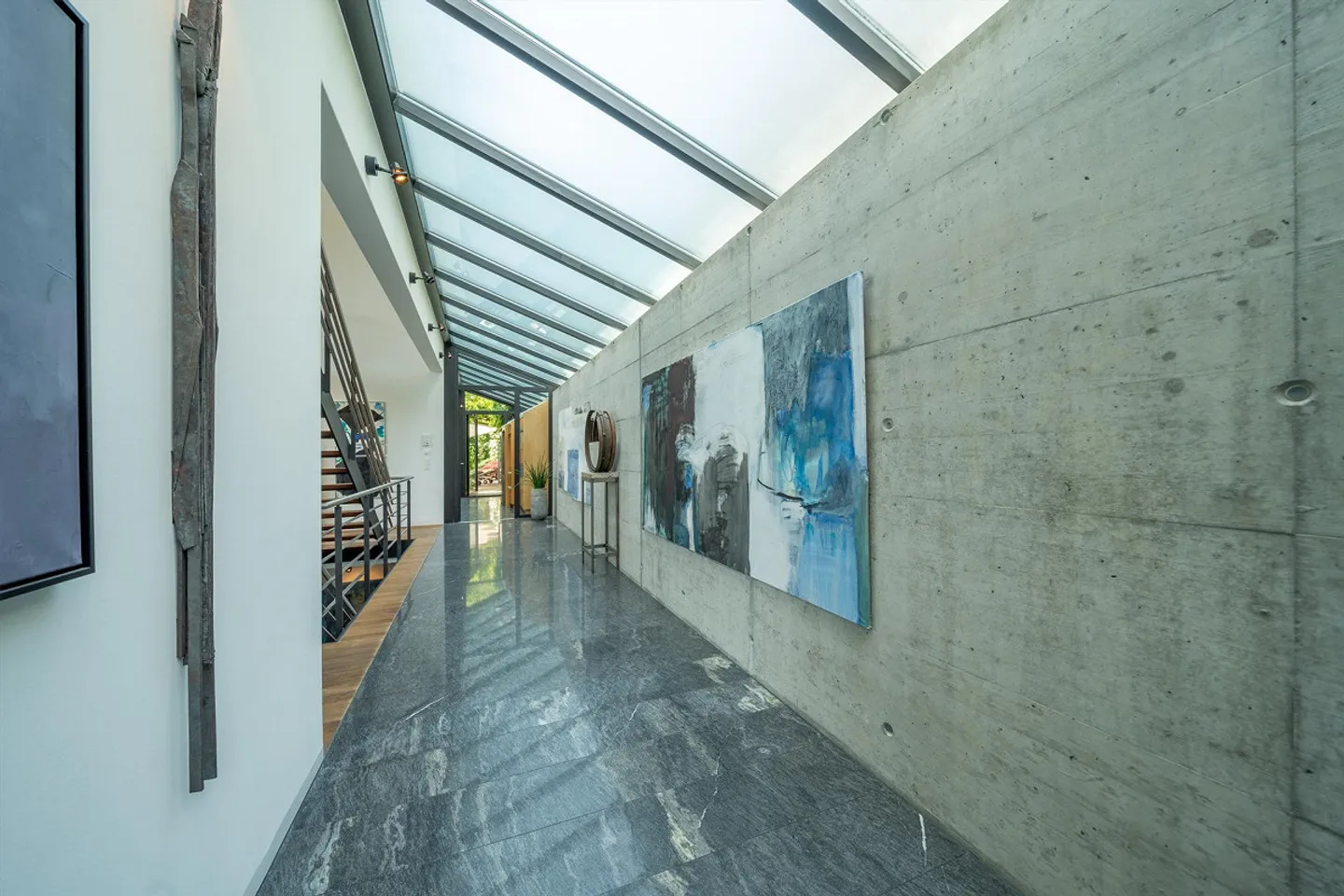Casa unifamiliare moderna con piscina a sfioro - Foto 7 di 10