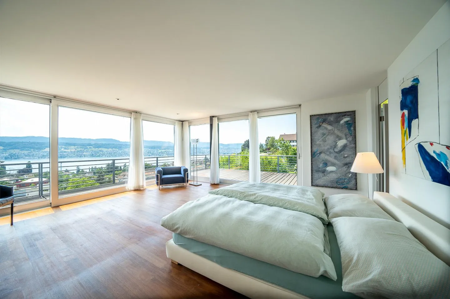 Casa unifamiliare moderna con piscina a sfioro - Foto 9 di 10