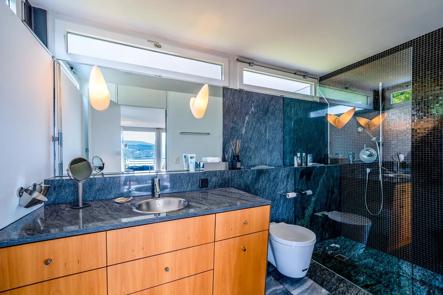 Casa unifamiliare moderna con piscina a sfioro - Foto 10 di 10