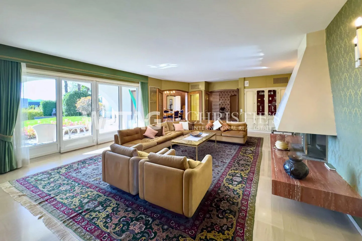 Representative villa in Lugano-Comano for sale, with outdoor pool & magnificent view of Lake Lugano - Photo 4 of 13