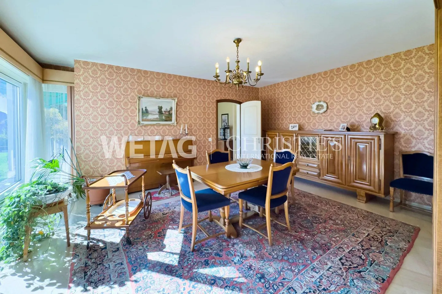 Representative villa in Lugano-Comano for sale, with outdoor pool & magnificent view of Lake Lugano - Photo 5 of 13