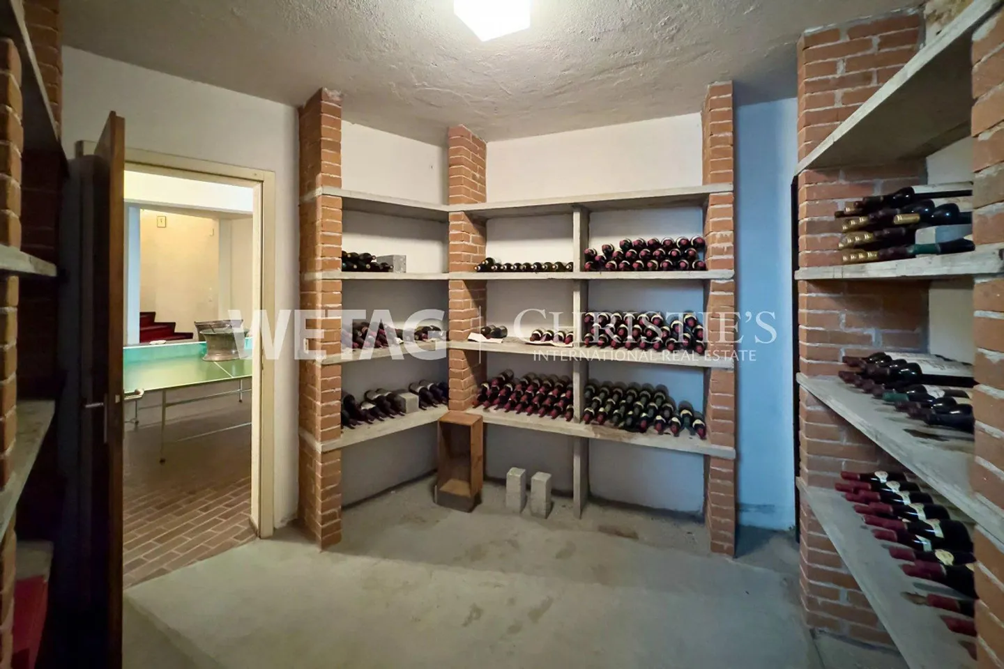 Representative villa in Lugano-Comano for sale, with outdoor pool & magnificent view of Lake Lugano - Photo 12 of 13