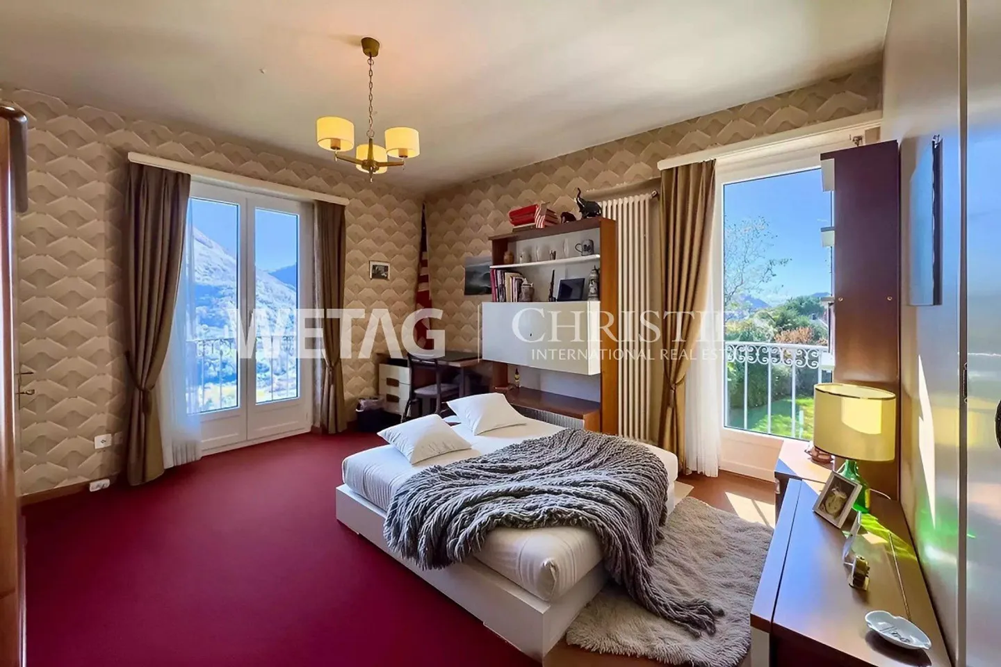 Representative villa in Lugano-Comano for sale, with outdoor pool & magnificent view of Lake Lugano - Photo 9 of 13