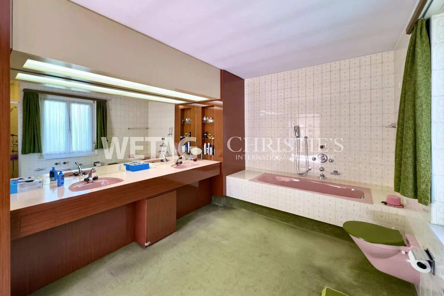 Representative villa in Lugano-Comano for sale, with outdoor pool & magnificent view of Lake Lugano - Photo 10 of 13