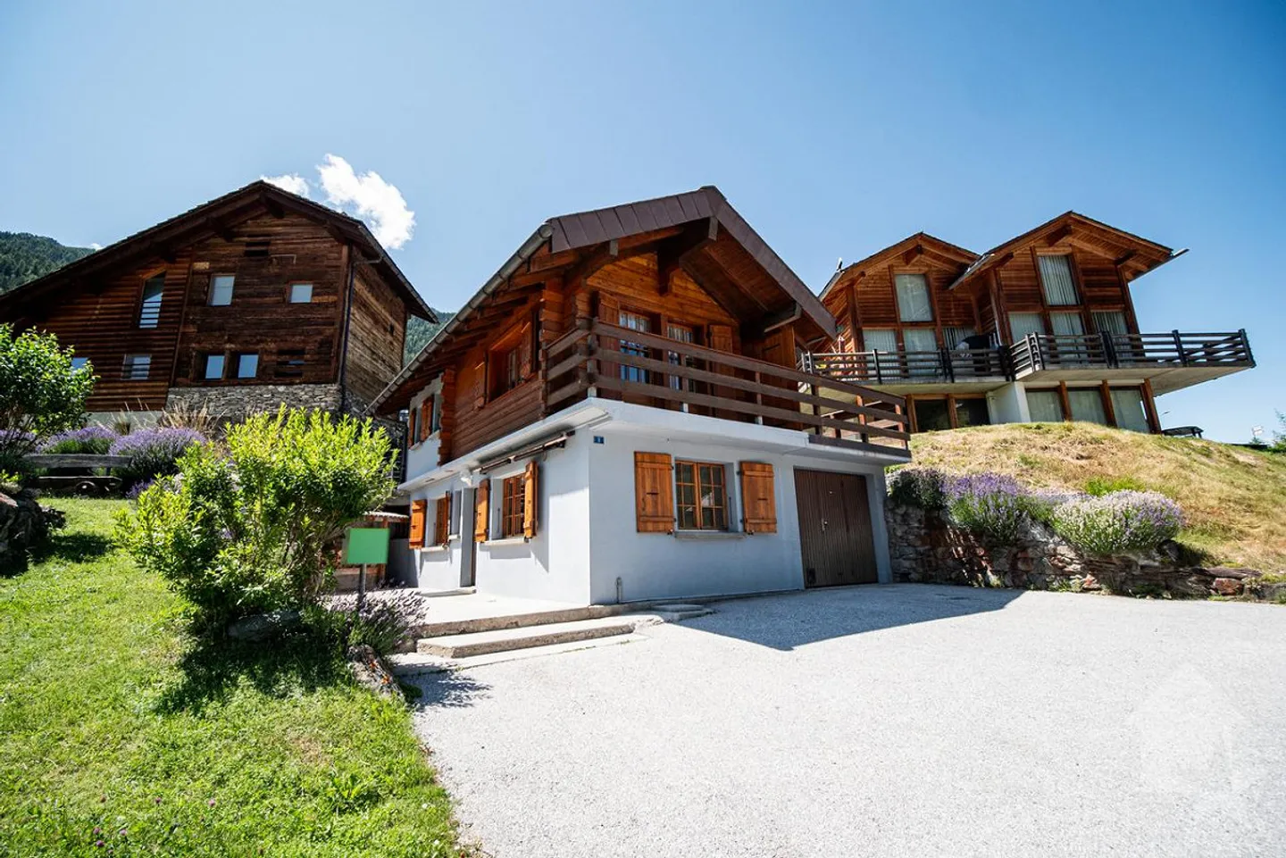 Adorable chalet with splendid view of the valley floor - Photo 1 of 30