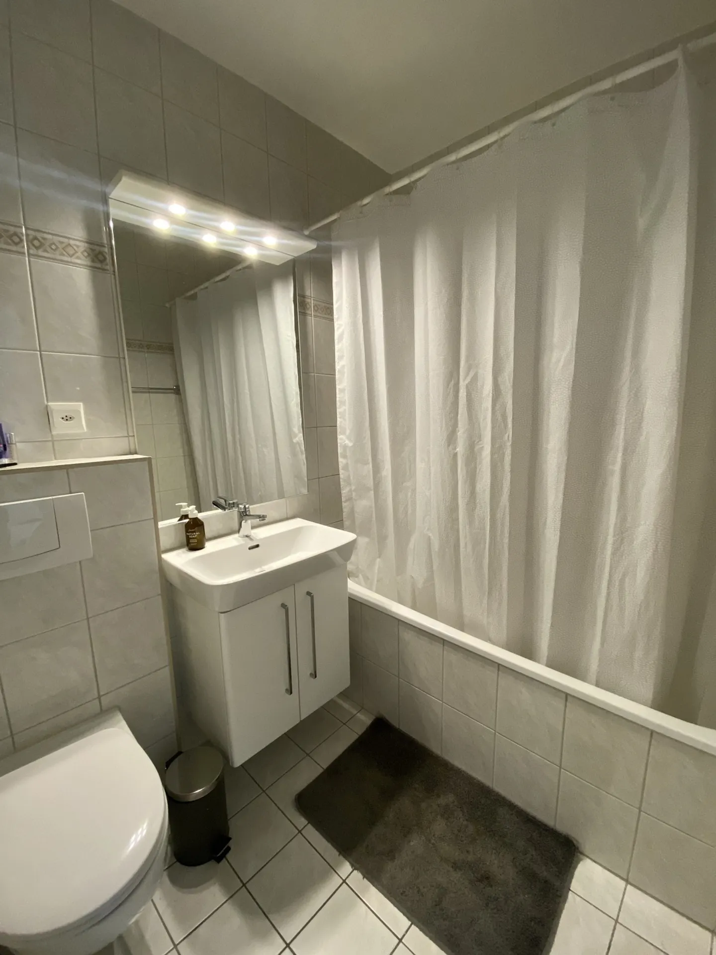 Appartement Confortable Près de l'Autoroute - Photo 4 sur 4