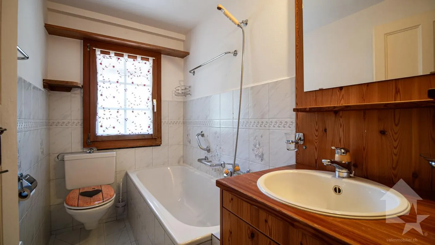 Adorable chalet with splendid view of the valley floor - Photo 8 of 30