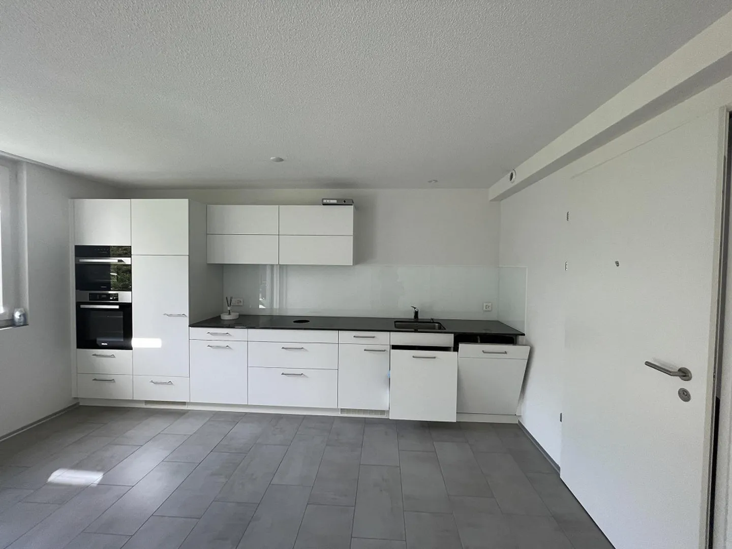 Appartamento 2.5 stanze come nuovo con grande balcone e elettrodomestici Miele - Foto 5 di 8