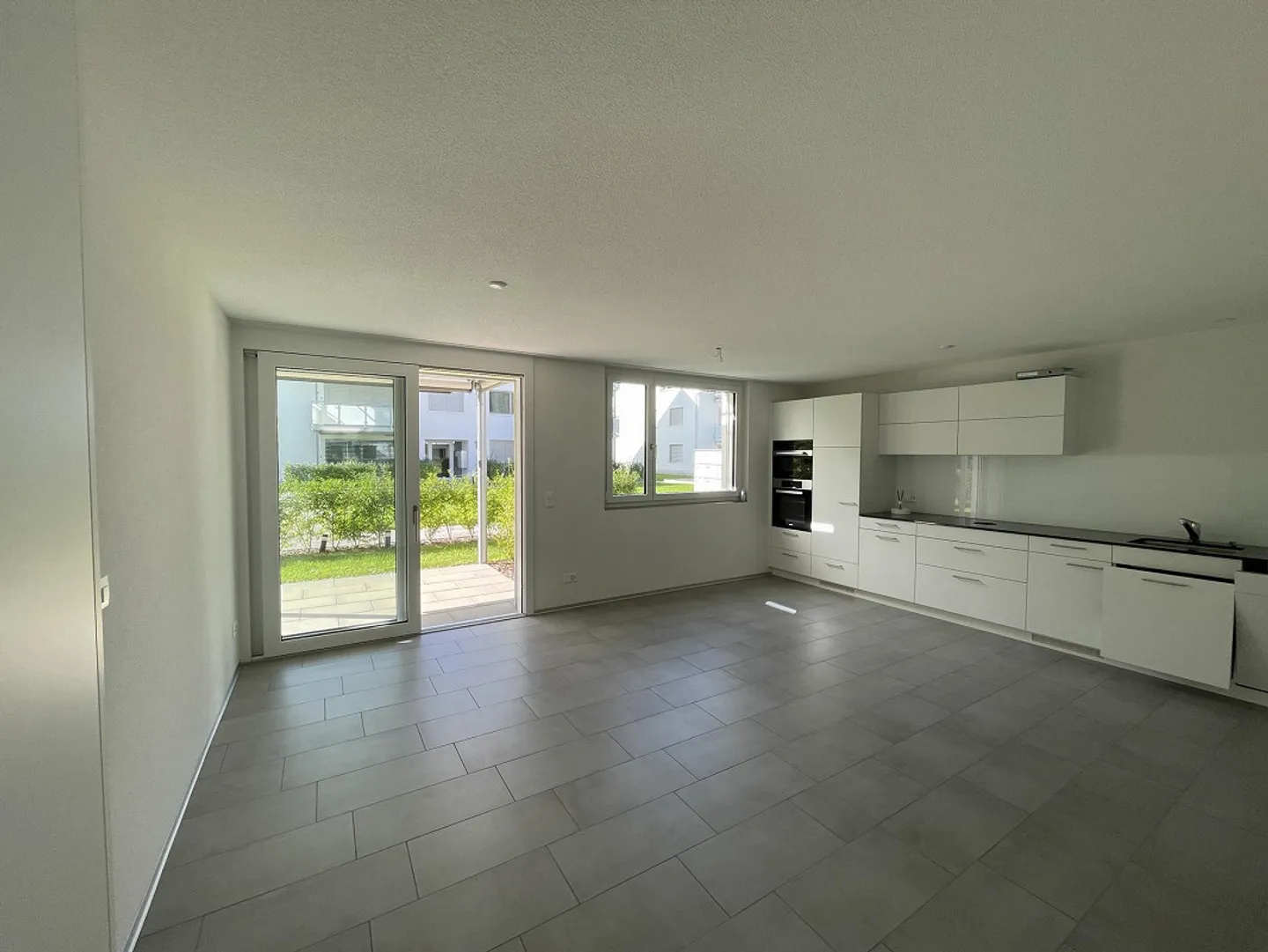 Appartamento 2.5 stanze come nuovo con grande balcone e elettrodomestici Miele - Foto 6 di 8