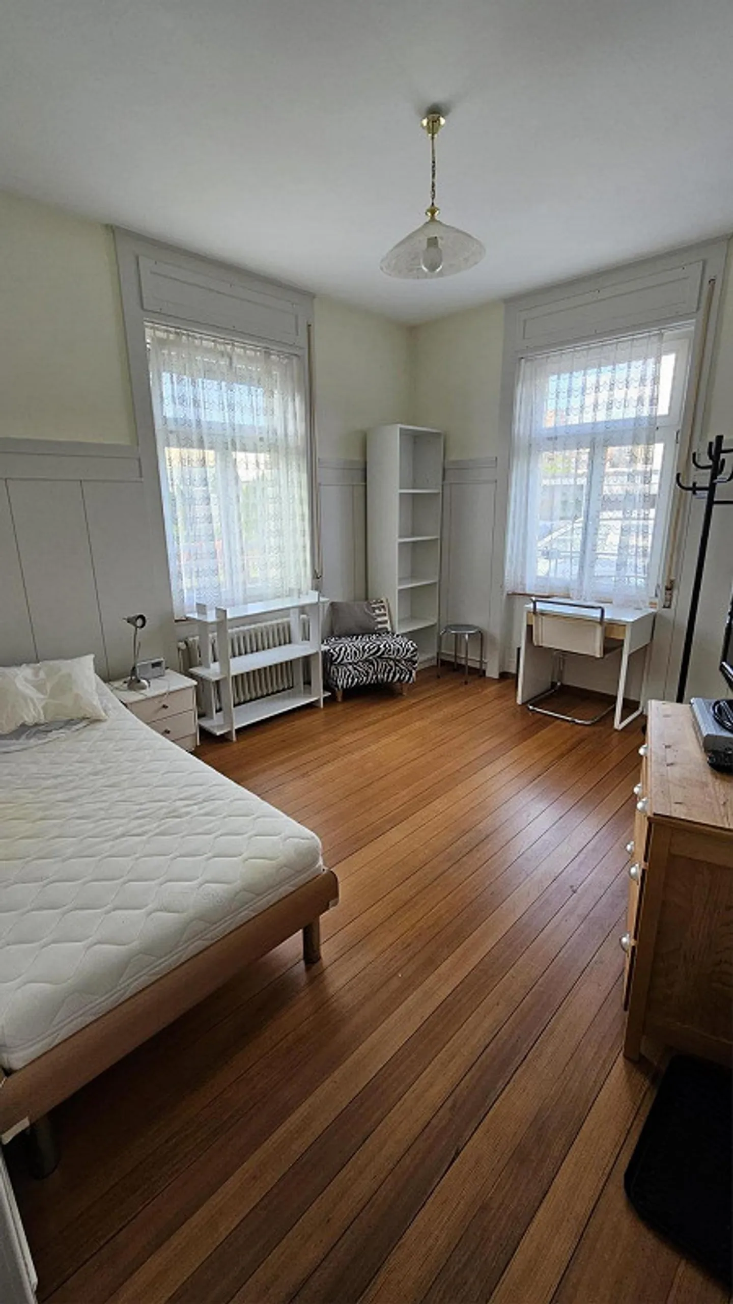 Chambre individuelle confortable et joliment meublée à louer - Photo 2 sur 8