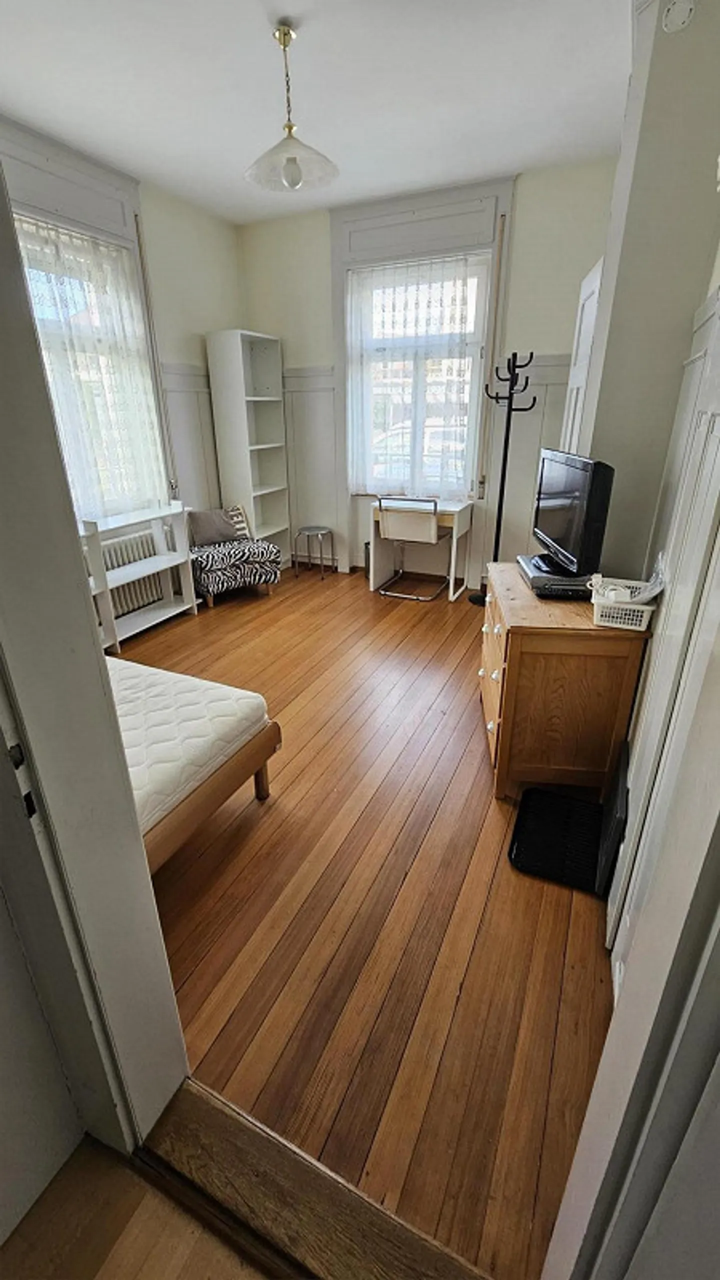 Chambre individuelle confortable et joliment meublée à louer - Photo 3 sur 8